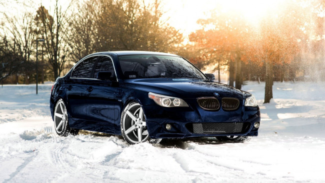 Обои картинки фото автомобили, bmw, snow, winter, снег, tuning, тюнинг, м5, бмв, sun, зима, vossen, солнце