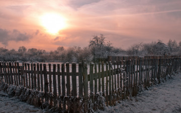 Картинка природа зима забор закат деревня