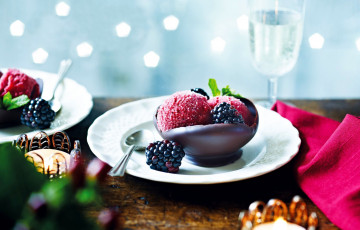 Картинка еда мороженое +десерты ежевики десерт свечи ice cream blackberry dessert candles