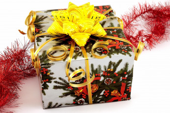Картинка праздничные подарки+и+коробочки мишура коробка подарок