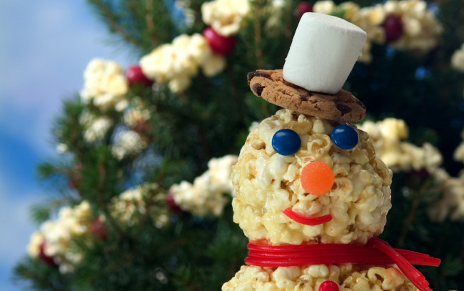 Обои картинки фото праздничные, угощения, снеговик, печенье, ёлка