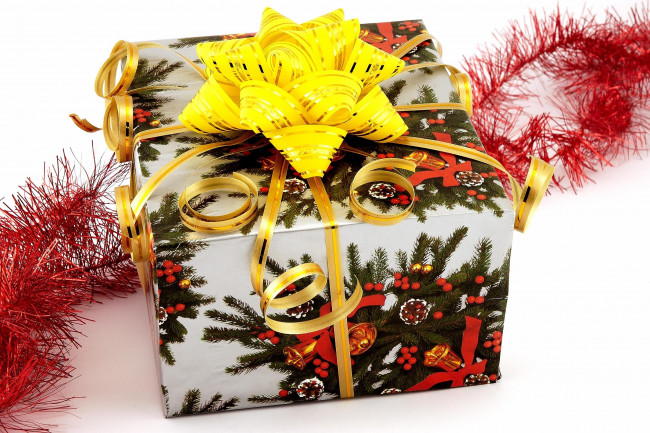 Обои картинки фото праздничные, подарки и коробочки, мишура, коробка, подарок