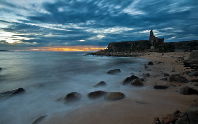 Обои картинки фото sunset, природа, побережье, сумрак, океан, пляж, камни, тучи