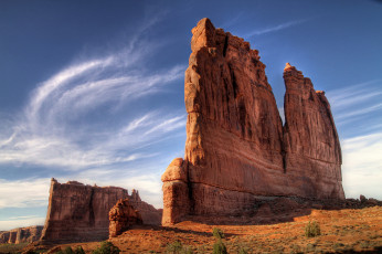 Картинка природа пустыни пустыня красные скалы облака