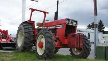обоя international 585 tractor, техника, тракторы, колесный, трактор