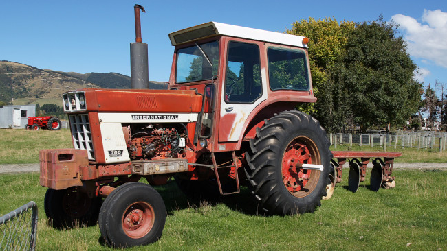 Обои картинки фото international 766 farmall tractor, техника, тракторы, трактор, колесный