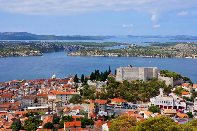 Обои картинки фото sibenik croatia, города, - панорамы, море, дома, хорватия, побережье