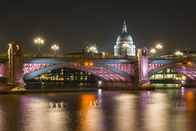 Обои картинки фото st pauls, города, лондон , великобритания, собор, огни, мост, река, ночь