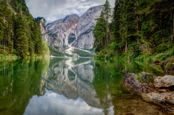 Картинка природа реки озера брайес braies италия пейзаж лес горы озеро italy
