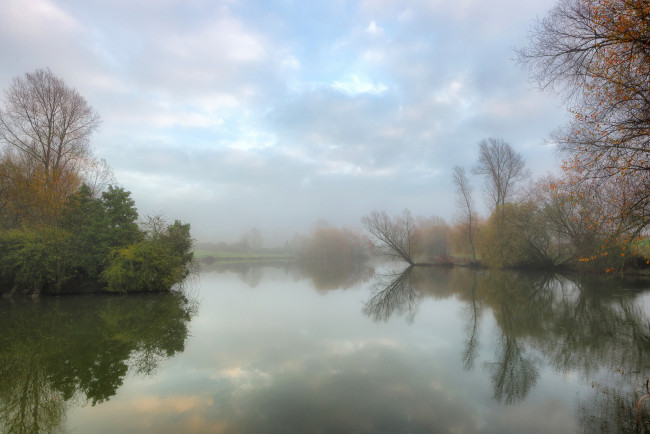Обои картинки фото природа, реки, озера, осень, озеро, пруд, утро, туман, тишь, спокойствие