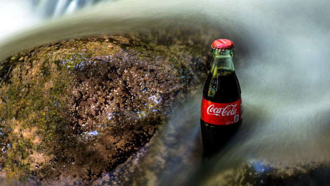 Обои картинки фото бренды, coca-cola, бутылка, напиток