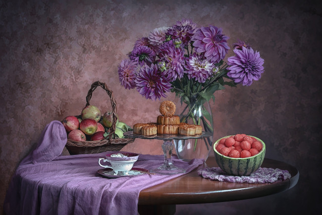 Обои картинки фото разное, компьютерный дизайн, стекло, цветы, стол, круглый, яблоки, букет, арбуз, печенье