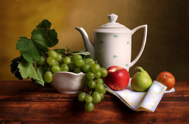 Обои картинки фото еда, натюрморт, виноград, чайник, слива, груша, нектарин