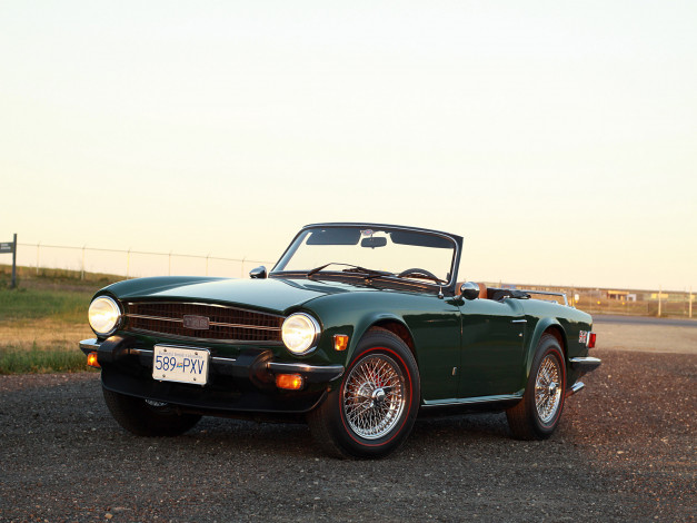 Обои картинки фото 1975 triumph tr6, автомобили, triumph