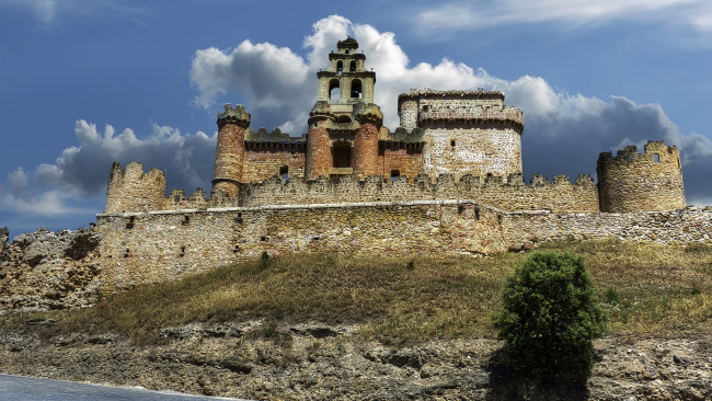 Обои картинки фото castillo de tur&, 233, gano, города, - дворцы,  замки,  крепости, замок, холм