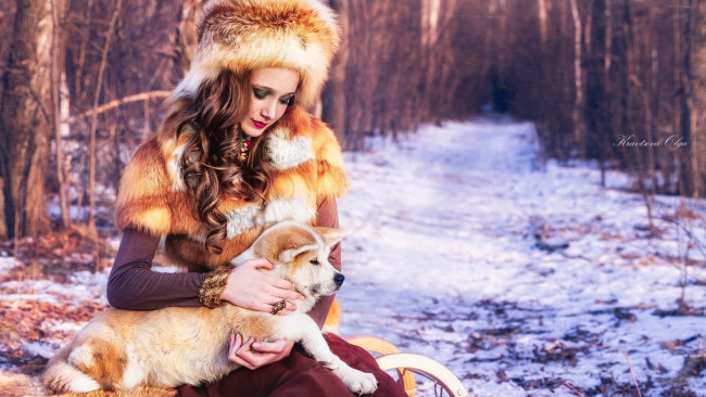 Обои картинки фото девушки, -unsort , брюнетки,  шатенки, зима, меха, шапка, щенок, девушка