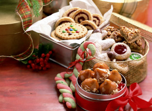 обоя праздничные, угощения, печенья, коробки, ленты, ягоды