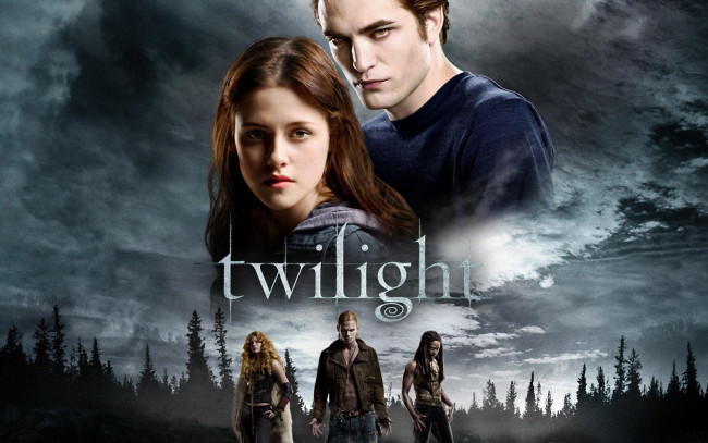 Обои картинки фото кино фильмы, the twilight, вампиры, лес, тучи, белла, эдвард