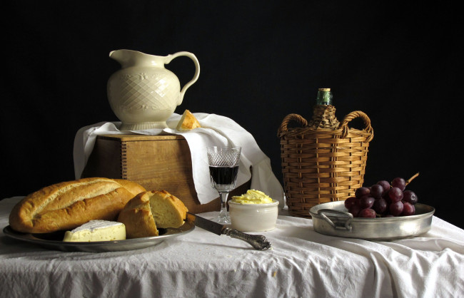 Обои картинки фото еда, натюрморт, масло, бокал, кувшин, хлеб, вино, виноград