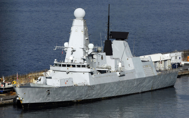 Обои картинки фото royal navy`s hms daring, корабли, крейсеры,  линкоры,  эсминцы, причал, гавань