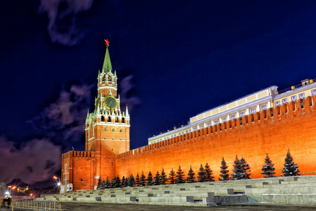 Обои картинки фото города, москва , россия, кремль, москва, ночь, ель, стена