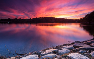 Картинка природа реки озера озеро берег камни закат небо