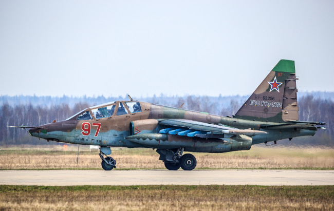 Обои картинки фото su-25ub, авиация, боевые самолёты, штурмовик