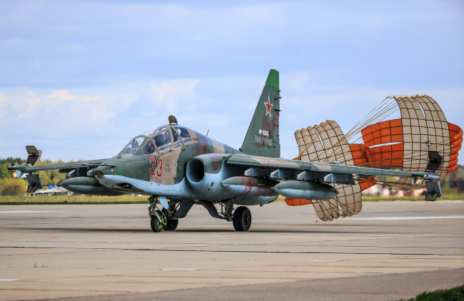 Обои картинки фото su-25ub, авиация, боевые самолёты, штурмовик