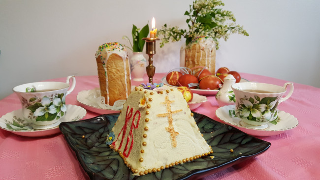 Обои картинки фото праздничные, пасха, кулич, чашки, свеча, яйца
