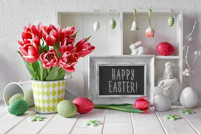 Обои картинки фото праздничные, пасха, тюльпаны, яйца, кролики, фигурки