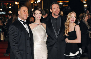 обоя разное, знаменитости, amanda, seyfriend, hugh, jackman, anne, hathaway, russell, crowe