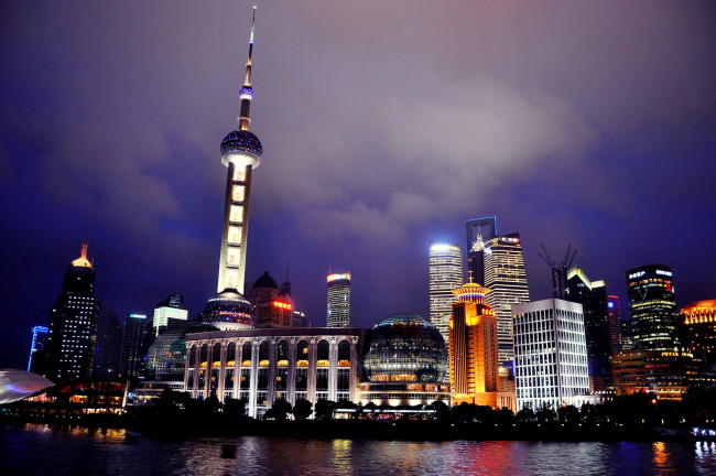 Обои картинки фото город, города, шанхай, китай, горд, огни, вода, отражение, ночь