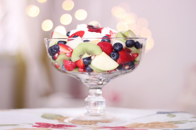 Обои картинки фото еда, мороженое, десерты, ягоды, фрукты, фруктовый, салат
