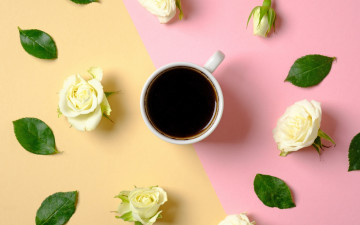 обоя еда, кофе,  кофейные зёрна, цветы, фон, розы, чашка, бутоны