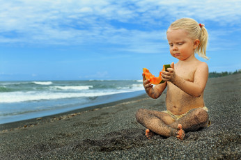 Картинка разное дети девочка дыня пляж море