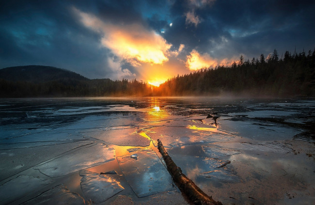 Обои картинки фото природа, восходы, закаты, лес, солнце, лёд, река, озеро, облака, небо