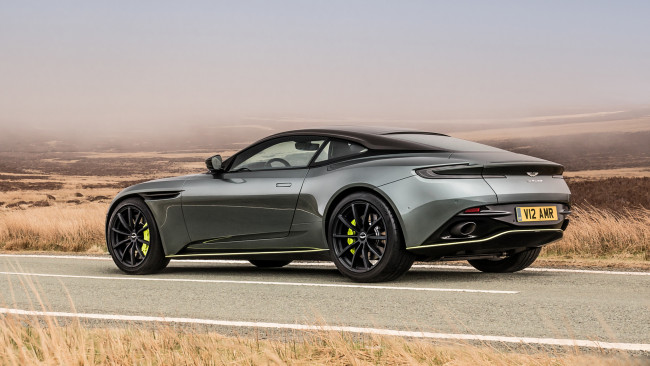 Обои картинки фото aston martin db11 amr 2019, автомобили, aston martin, металлик, серебряный, amr, 2019, db11, aston, martin