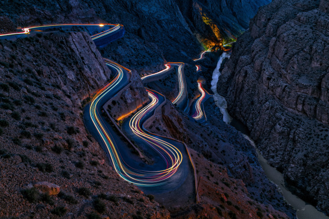 Обои картинки фото природа, дороги, скалы, выдержка, горы, каньон, свет, дорога