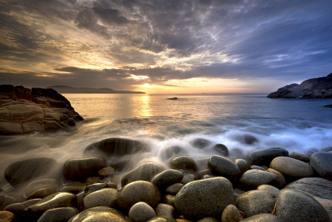 Обои картинки фото природа, побережье, море, пляж, камни, закат