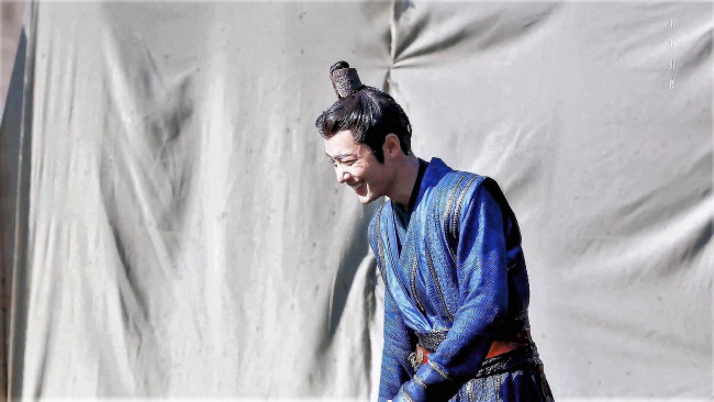 Обои картинки фото мужчины, xiao zhan, актер, костюм, смех