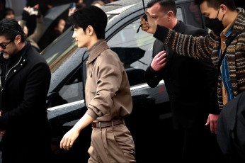 обоя мужчины, xiao zhan, актер, люди, зонт, машина