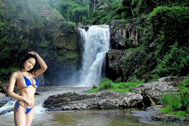 Обои картинки фото девушки, - азиатки, азиатка, бикини, водопад