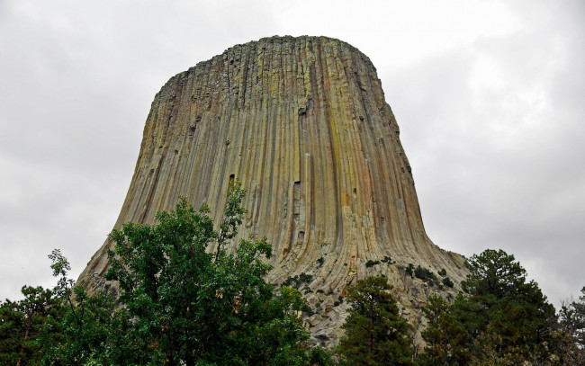 Фото одинокая гора