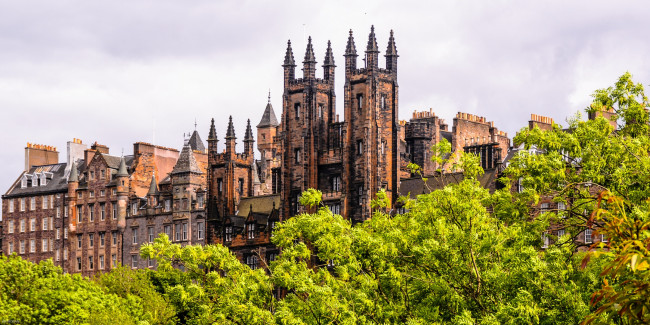 Обои картинки фото edinburgh, scotland, города, эдинбург, шотландия, деревья, здание