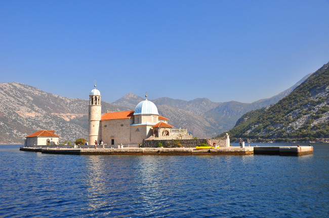 Обои картинки фото церковь, на, остров, gospa, od, skrela, Черногория, города, православные, церкви, монастыри