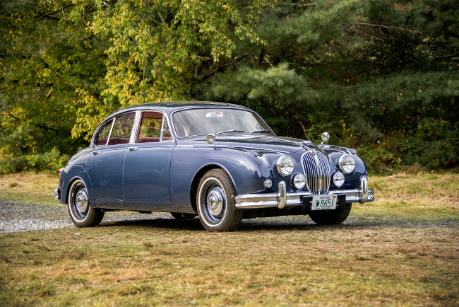 Обои картинки фото jaguar s-type, автомобили, jaguar, выставка, автошоу, автопробег