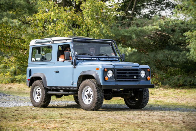 Обои картинки фото land rover defender 90, автомобили, land-rover, автошоу, автопробег, выставка