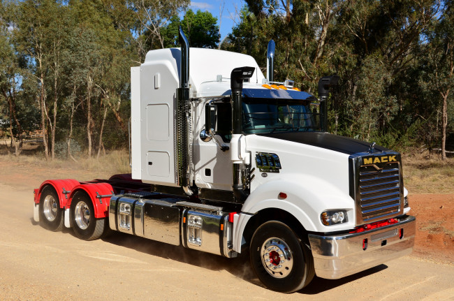 Обои картинки фото mack superliner, автомобили, mack, грузовик, тяжелый, тягач, седельный