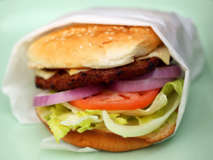 Картинка еда бутерброды гамбургеры канапе булка сыр котлета помидор листья салата лук