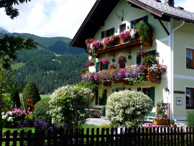 Обои картинки фото австрия, тироль, ахенкирх, города, здания, дома, дом, цветники